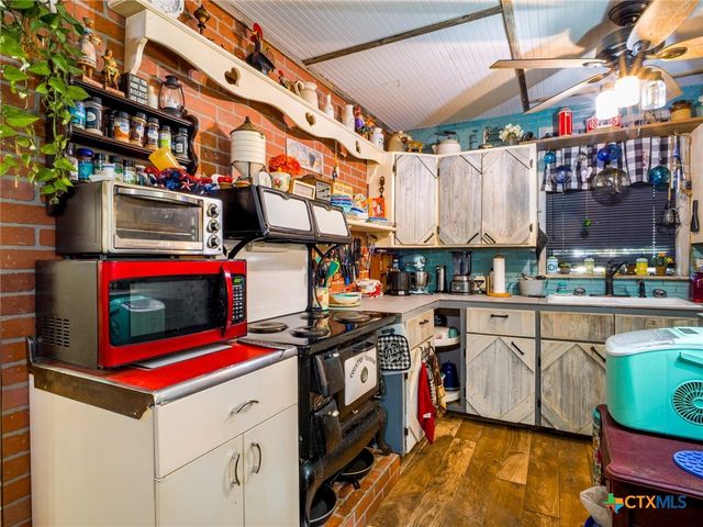 301 E Castlebriar, Granite Shoals, TX 78654