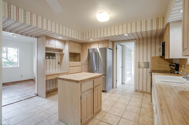 4055 Glenavon Court, Fort Worth, TX 76109