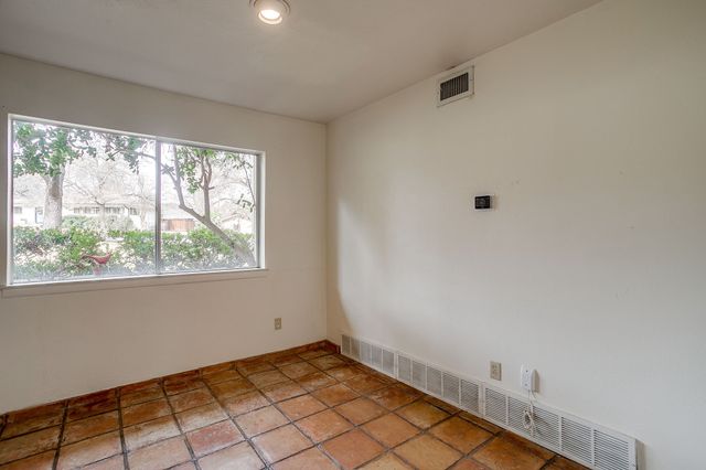 4055 Glenavon Court, Fort Worth, TX 76109