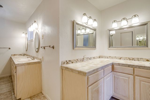 4055 Glenavon Court, Fort Worth, TX 76109