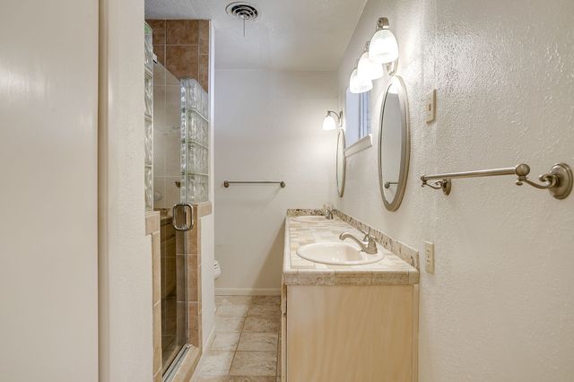 4055 Glenavon Court, Fort Worth, TX 76109