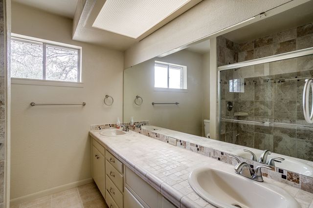 4055 Glenavon Court, Fort Worth, TX 76109