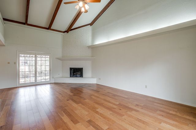 4055 Glenavon Court, Fort Worth, TX 76109