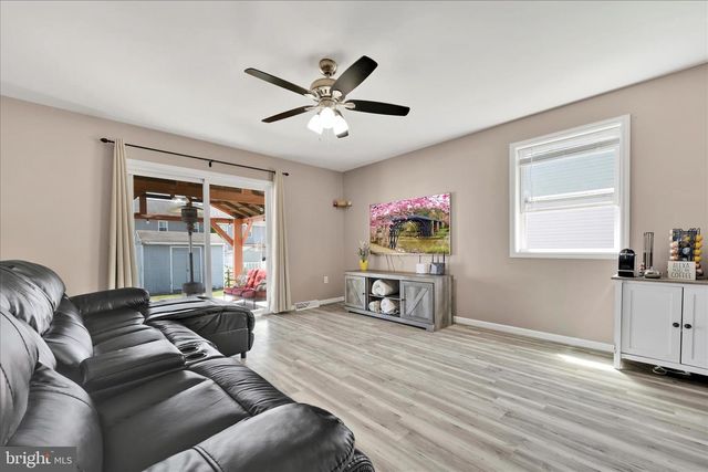 480 DAISY DR, New Holland, PA 17557