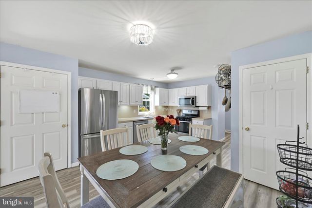 480 DAISY DR, New Holland, PA 17557