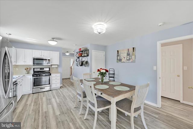 480 DAISY DR, New Holland, PA 17557