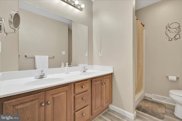 480 DAISY DR, New Holland, PA 17557