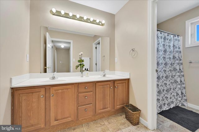 480 DAISY DR, New Holland, PA 17557
