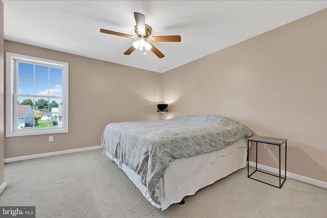 480 DAISY DR, New Holland, PA 17557