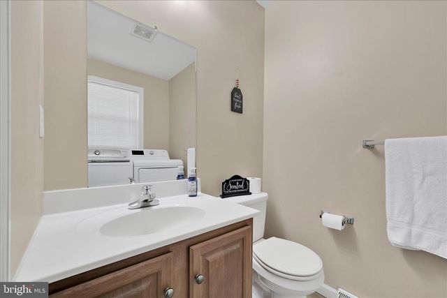 480 DAISY DR, New Holland, PA 17557