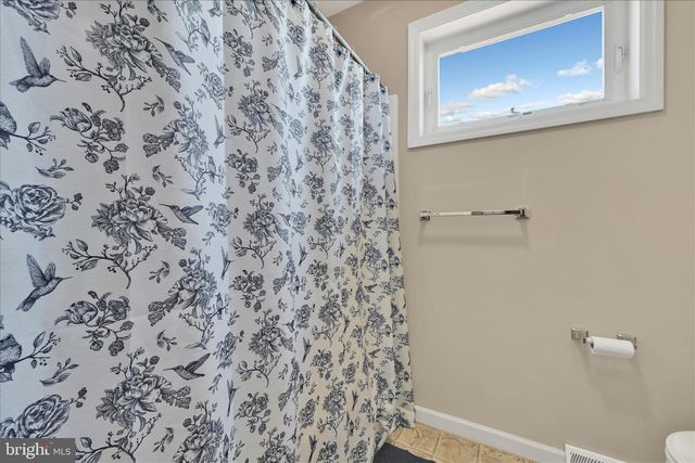 480 DAISY DR, New Holland, PA 17557