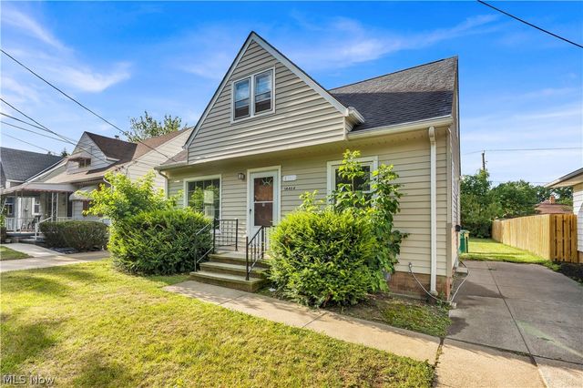 14404 Rockside Road, Maple Heights, OH 44137
