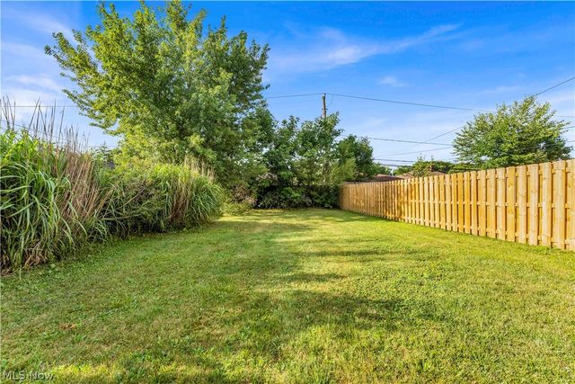 14404 Rockside Road, Maple Heights, OH 44137