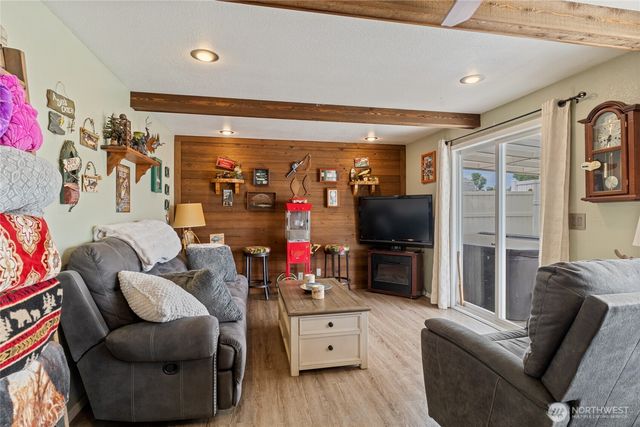 327 N Grape Drive, Moses Lake, WA 98837