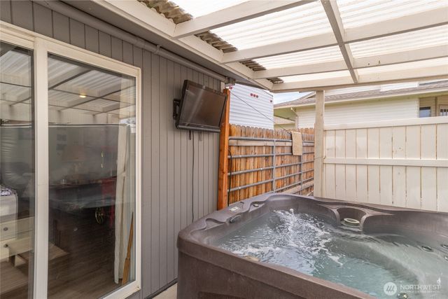327 N Grape Drive, Moses Lake, WA 98837