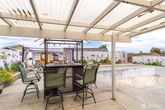 327 N Grape Drive, Moses Lake, WA 98837