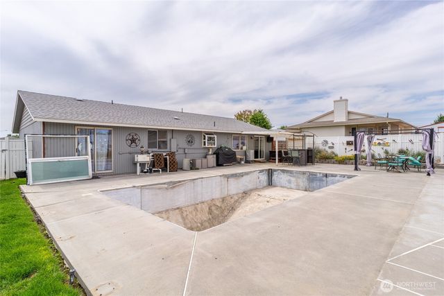 327 N Grape Drive, Moses Lake, WA 98837