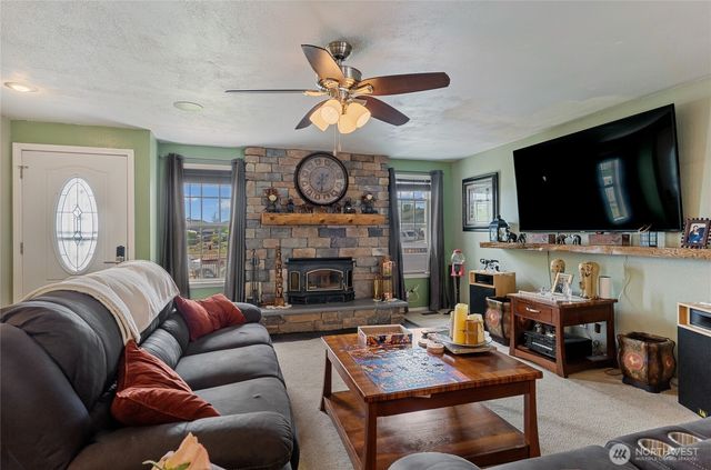 327 N Grape Drive, Moses Lake, WA 98837