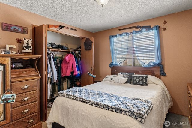 327 N Grape Drive, Moses Lake, WA 98837