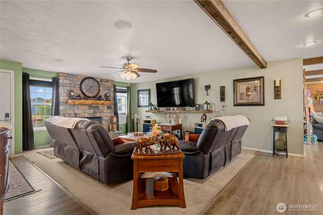 327 N Grape Drive, Moses Lake, WA 98837