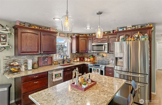 327 N Grape Drive, Moses Lake, WA 98837