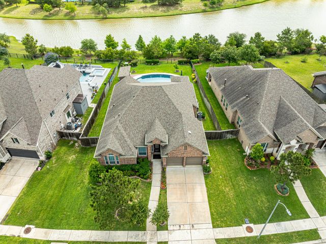 2003 Highland Meadows Drive, Pearland, TX 77089