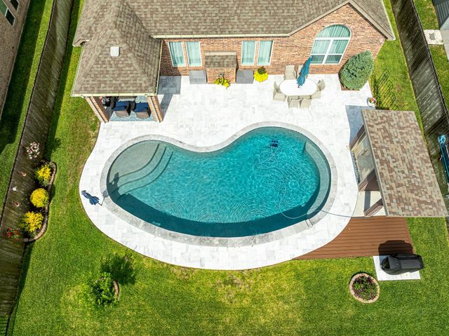 2003 Highland Meadows Drive, Pearland, TX 77089