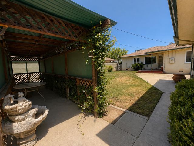 947 W Brown Avenue, Fresno, CA 93705