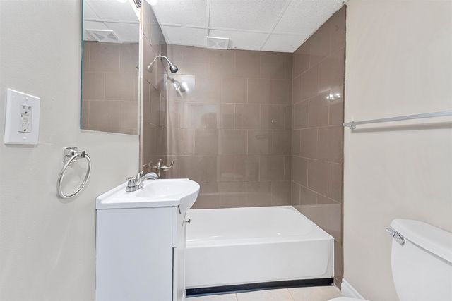 20237 Midway Avenue, Southfield, MI 48075