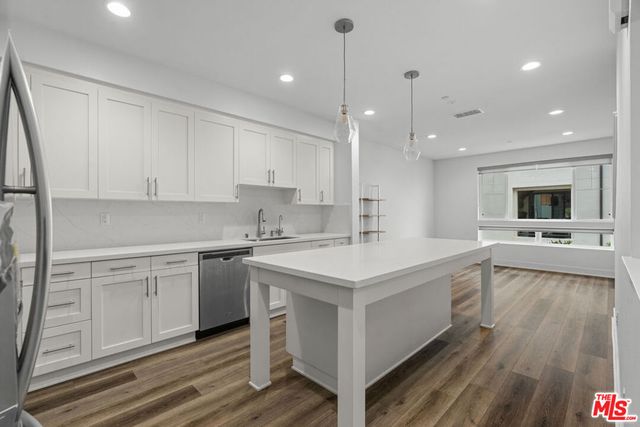 2907 Exposition Place 4, Los Angeles, CA 90018