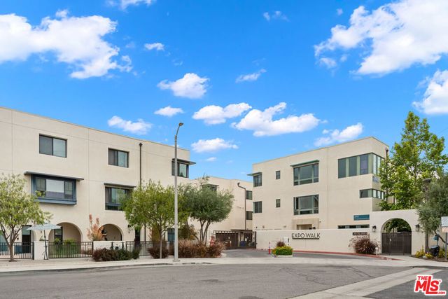2907 Exposition Place 4, Los Angeles, CA 90018