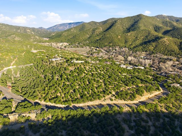 724 Paseo De Florencio, Santa Fe, NM 87501