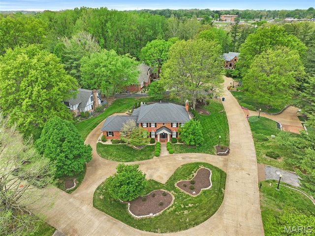 6 Pinebrook Court, Edwardsville, IL 62025