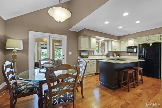 6 Pinebrook Court, Edwardsville, IL 62025
