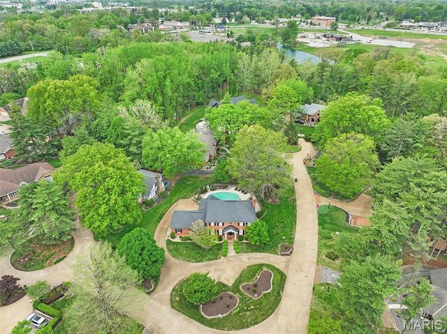 6 Pinebrook Court, Edwardsville, IL 62025