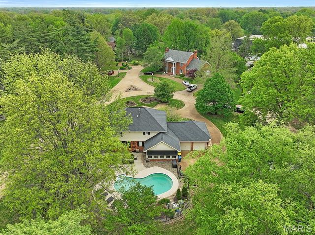 6 Pinebrook Court, Edwardsville, IL 62025