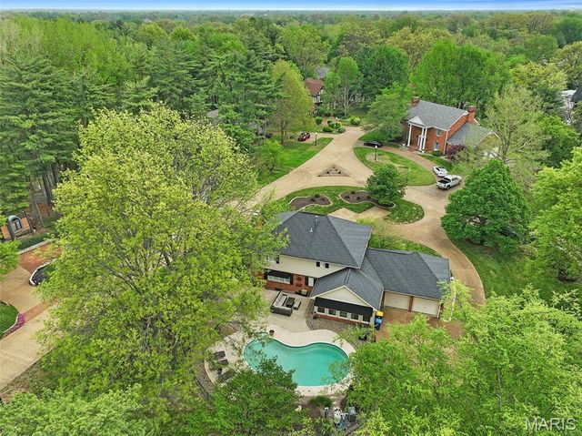 6 Pinebrook Court, Edwardsville, IL 62025