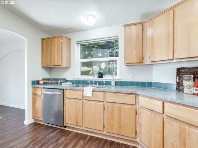 1712 MOUNT PLEASANT Rd, Kelso, WA 98626