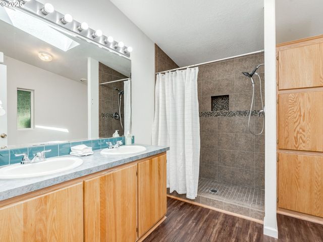 1712 MOUNT PLEASANT Rd, Kelso, WA 98626