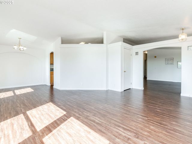 1712 MOUNT PLEASANT Rd, Kelso, WA 98626