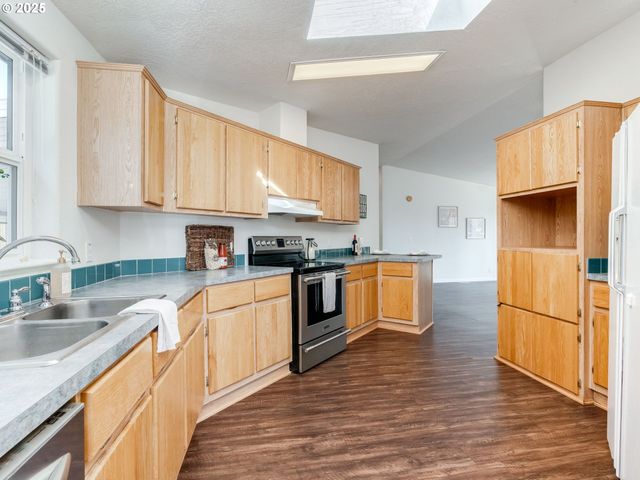 1712 MOUNT PLEASANT Rd, Kelso, WA 98626