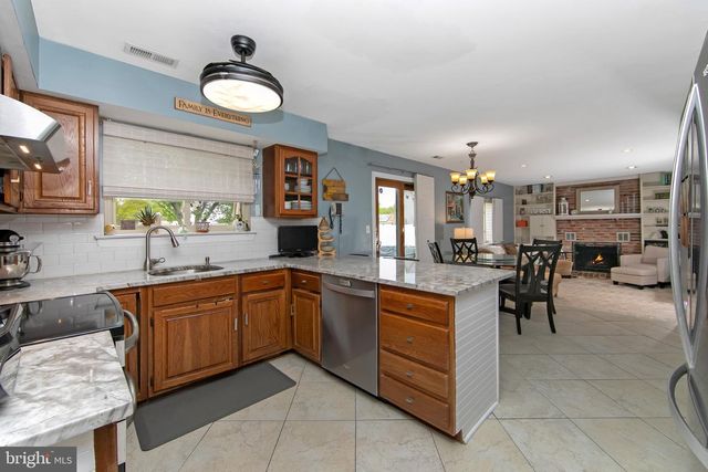 508 MEADOW CT, Mount Laurel, NJ 08054