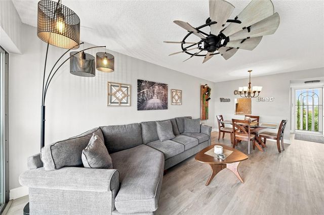 4370 CHATHAM DRIVE 304, Longboat Key, FL 34228