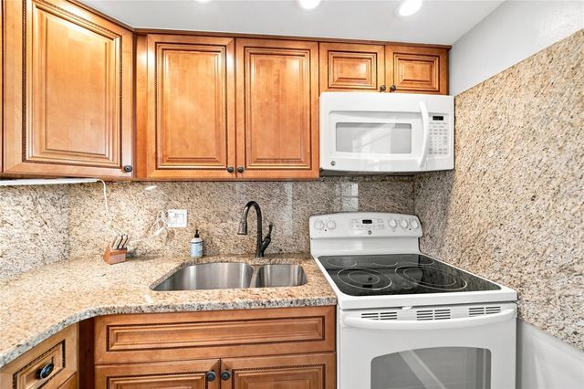 4370 CHATHAM DRIVE 304, Longboat Key, FL 34228