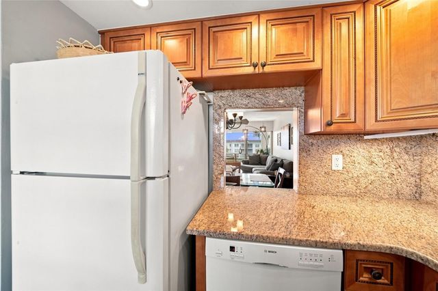 4370 CHATHAM DRIVE 304, Longboat Key, FL 34228