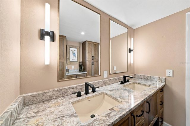 4370 CHATHAM DRIVE 304, Longboat Key, FL 34228