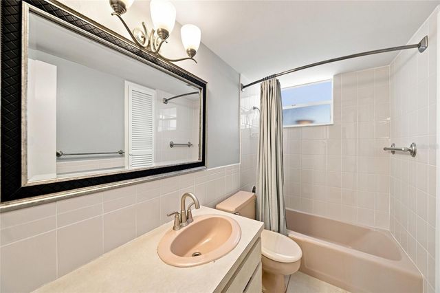 4370 CHATHAM DRIVE 304, Longboat Key, FL 34228