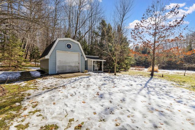 W11195 County Road M, River Falls, WI 54022