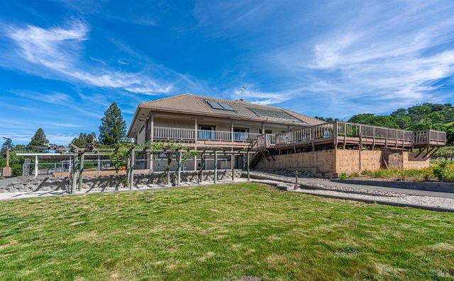 590 Pleasant Ave, Santa Rosa, CA 95403