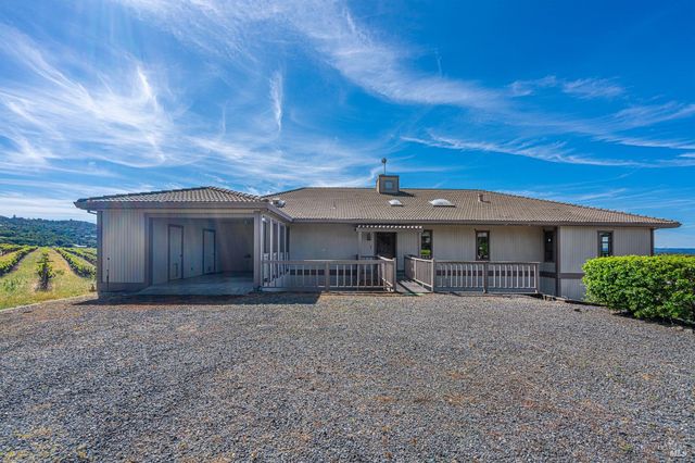 590 Pleasant Ave, Santa Rosa, CA 95403